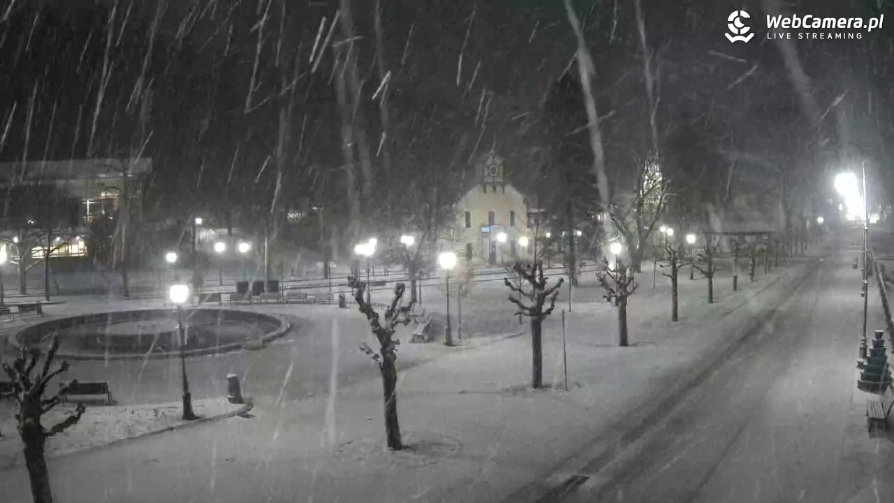 Krynica-Zdrój - widok na deptak - 27 marzec 2026, 18:39