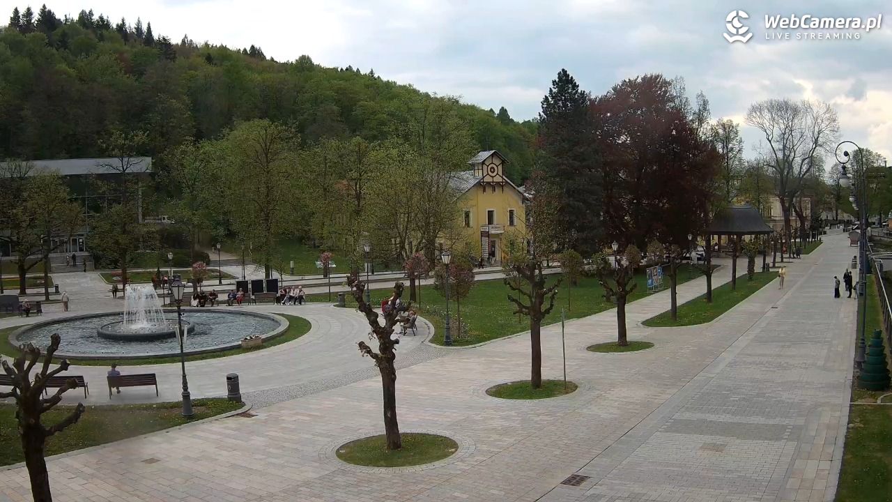 Krynica-Zdrój - widok na deptak - 11 maj 2026, 12:06
