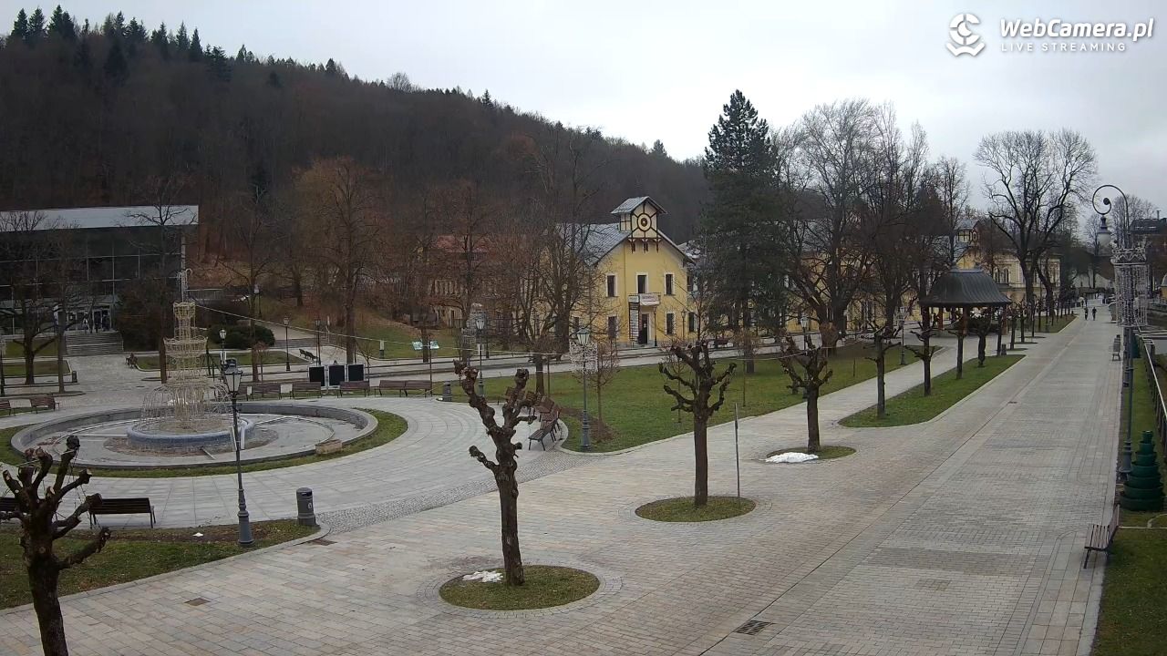 Krynica-Zdrój - widok na deptak - 21 grudzień 2025, 12:51