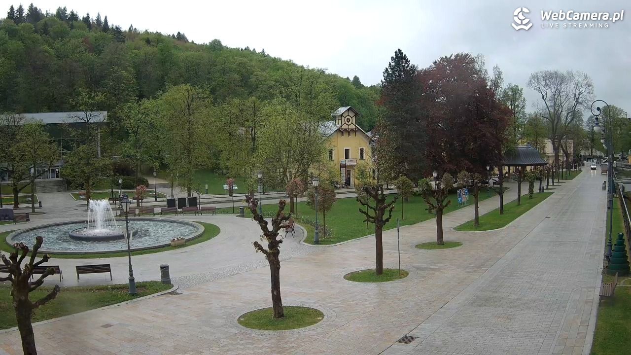Krynica-Zdrój - widok na deptak - 12 maj 2026, 08:37