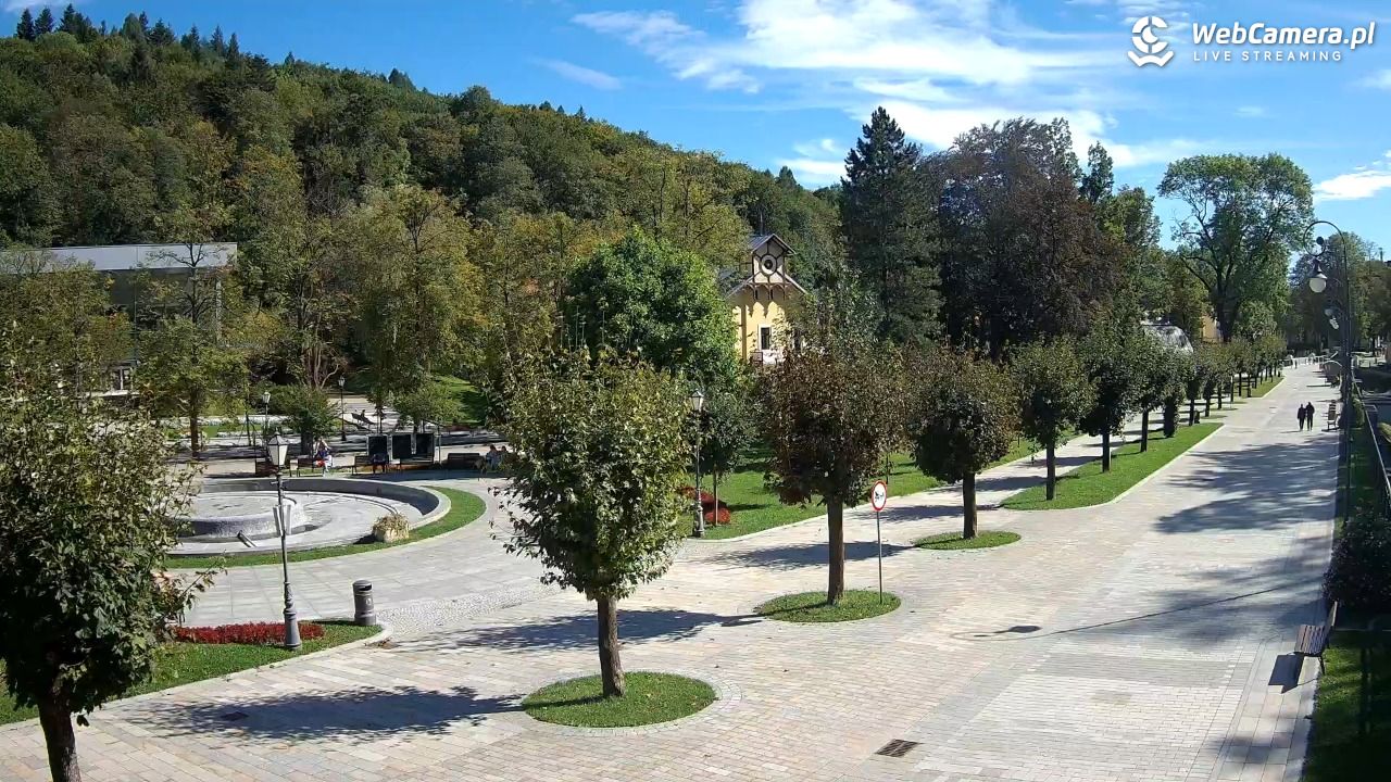 Krynica-Zdrój - widok na deptak - 15 wresień 2025, 14:06