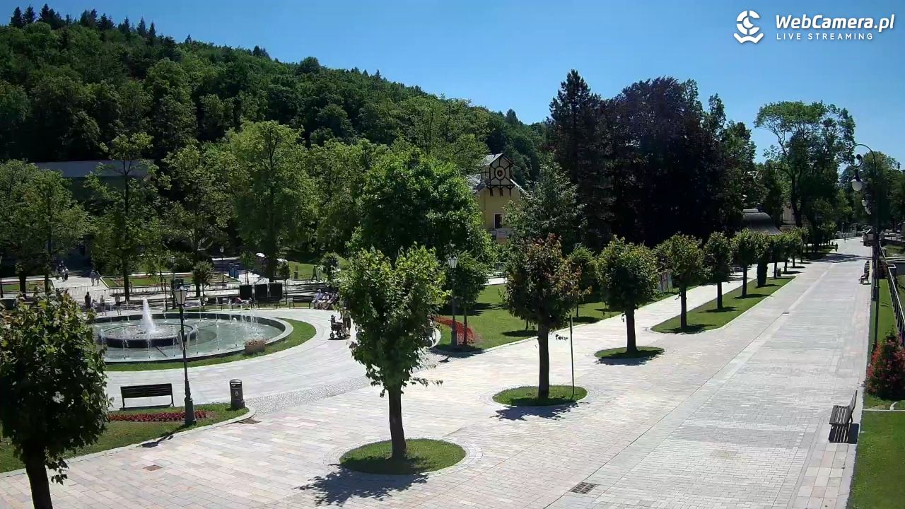 Krynica-Zdrój - widok na deptak - 25 czerwiec 2026, 11:30