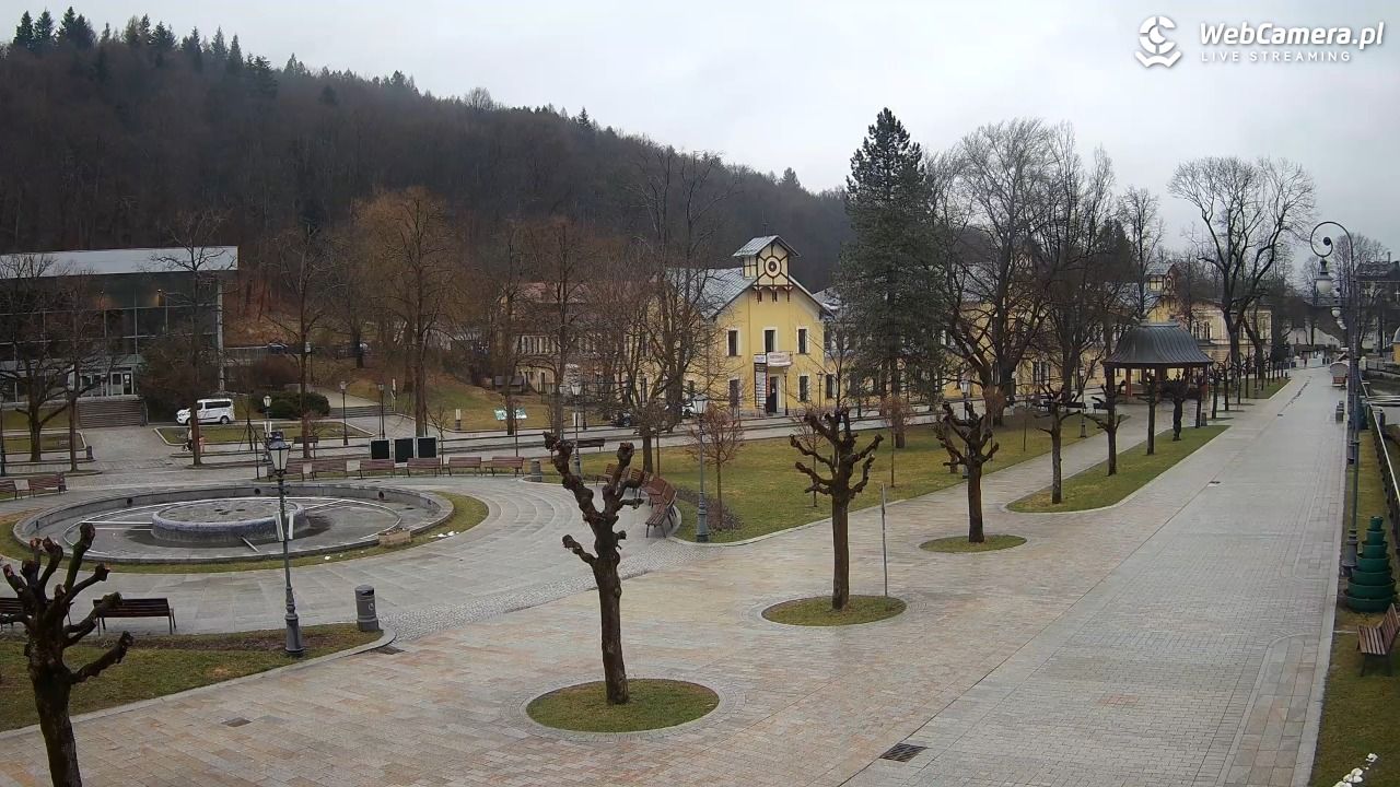 Krynica-Zdrój - widok na deptak - 28 marzec 2026, 17:17