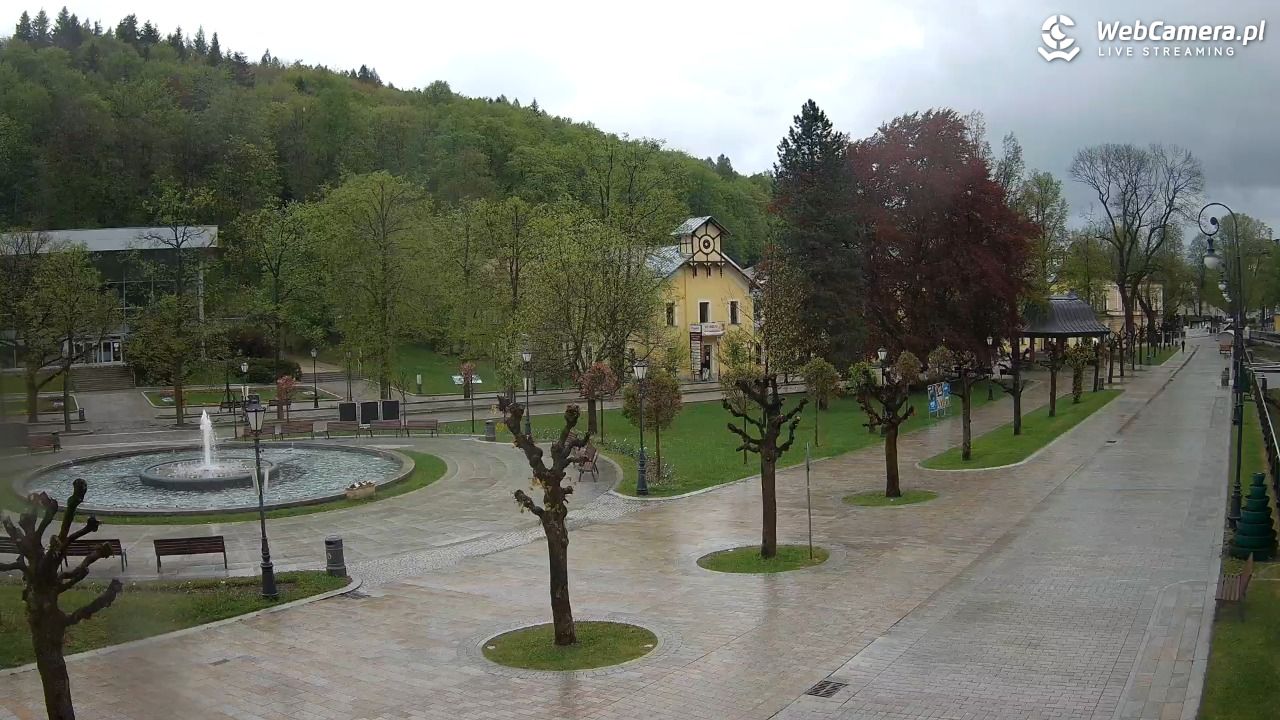 Krynica-Zdrój - widok na deptak - 12 maj 2026, 10:43