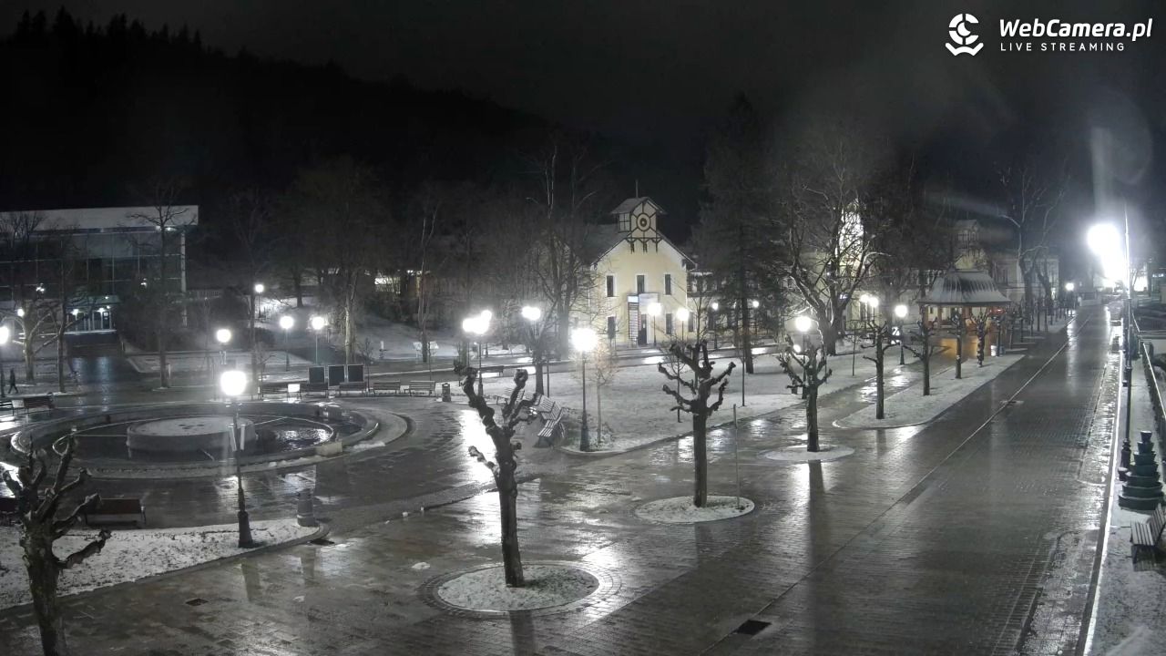 Krynica-Zdrój - widok na deptak - 27 marzec 2026, 21:27