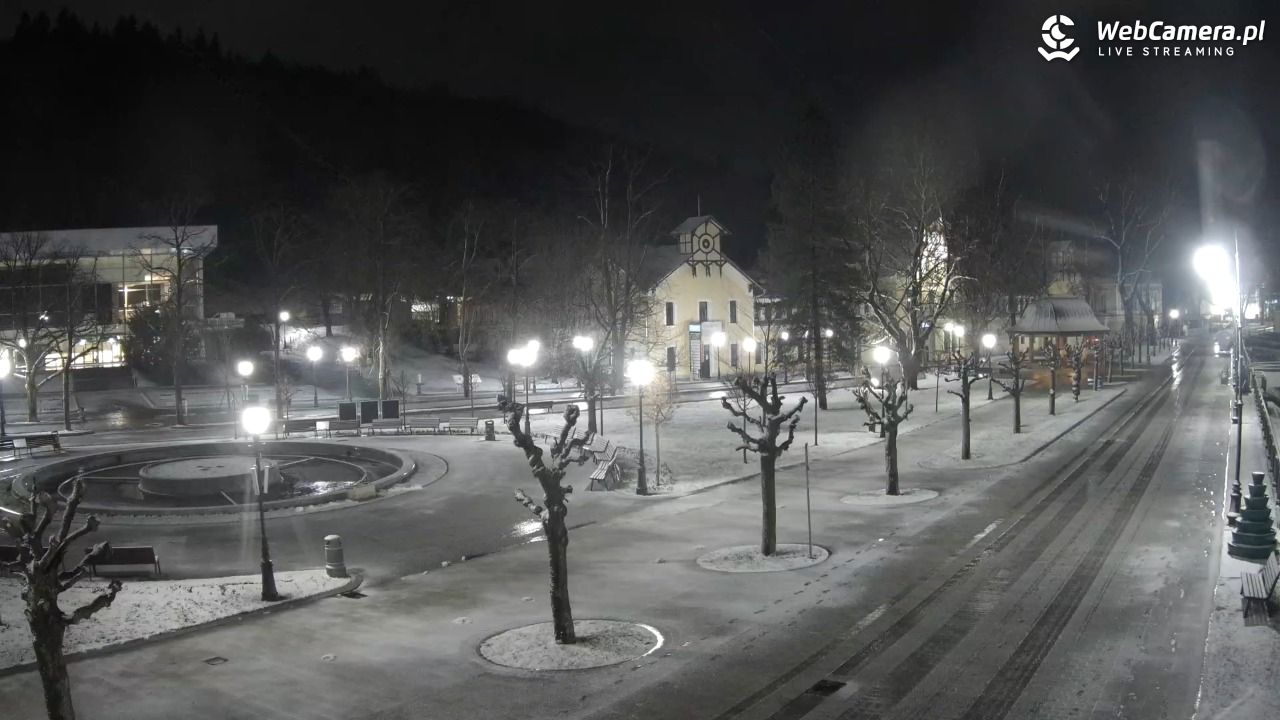 Krynica-Zdrój - widok na deptak - 27 marzec 2026, 19:39