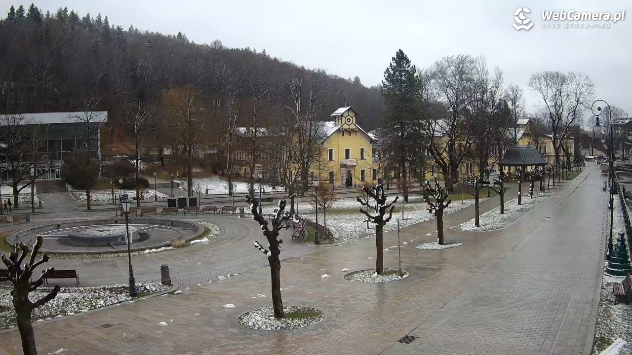 Krynica-Zdrój - widok na deptak - 27 marzec 2026, 10:28