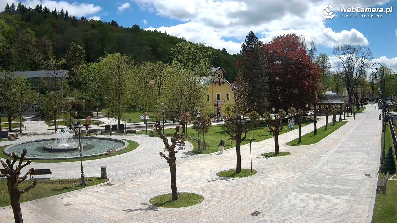 Krynica-Zdrój - widok na deptak - 13 maj 2026, 12:19