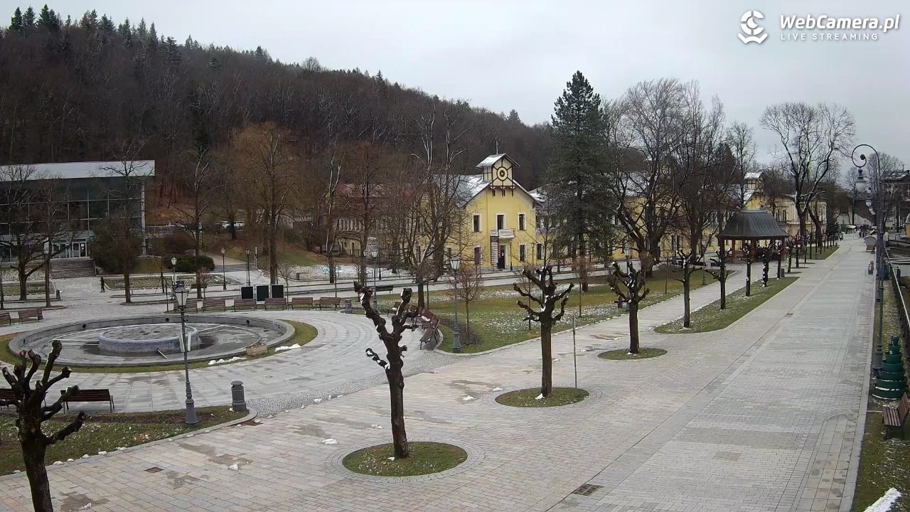 Krynica-Zdrój - widok na deptak - 27 marzec 2026, 12:21