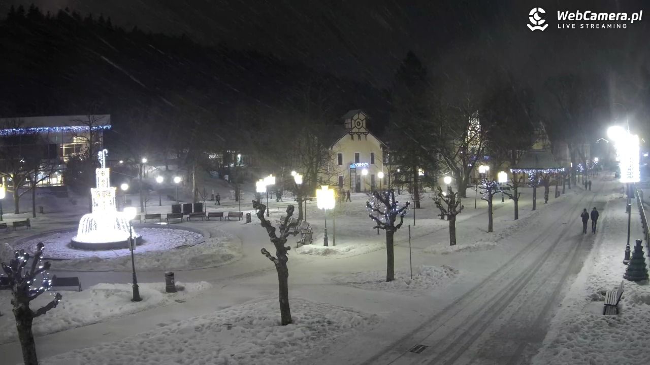 Krynica-Zdrój - widok na deptak - 08 luty 2026, 19:28