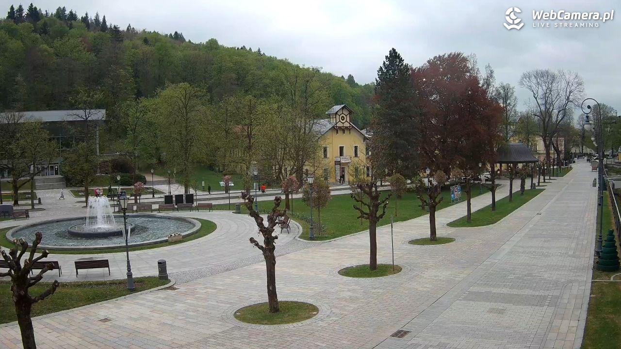Krynica-Zdrój - widok na deptak - 09 maj 2026, 09:42