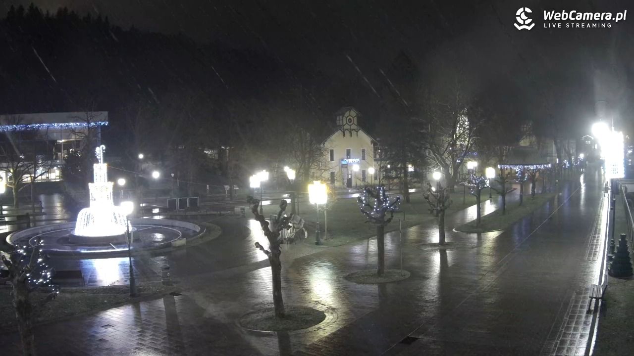 Krynica-Zdrój - widok na deptak - 23 grudzień 2025, 17:26