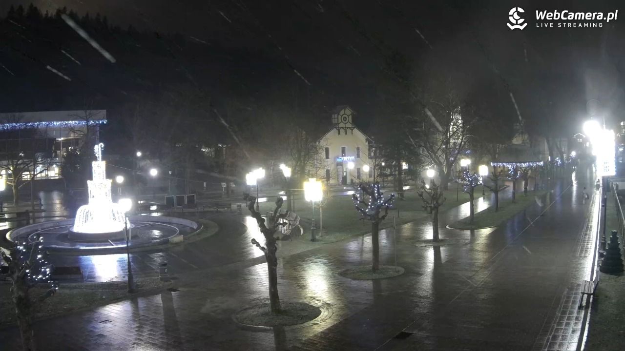 Krynica-Zdrój - widok na deptak - 23 grudzień 2025, 17:29