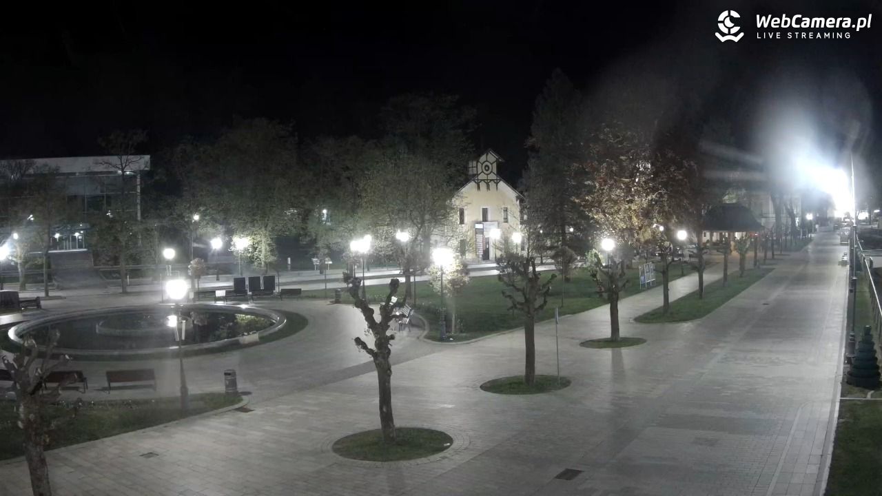 Krynica-Zdrój - widok na deptak - 10 maj 2026, 22:30
