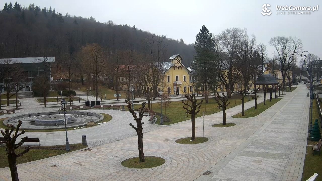 Krynica-Zdrój - widok na deptak - 28 marzec 2026, 08:47