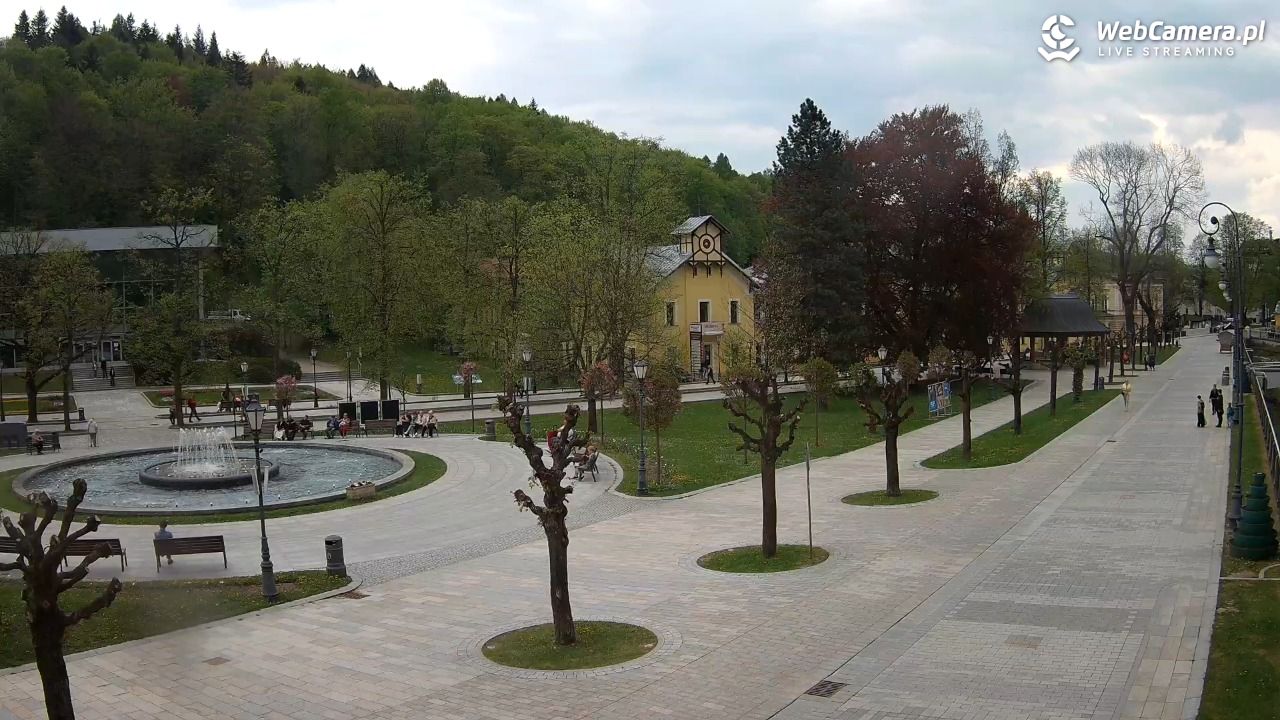Krynica-Zdrój - widok na deptak - 11 maj 2026, 12:06
