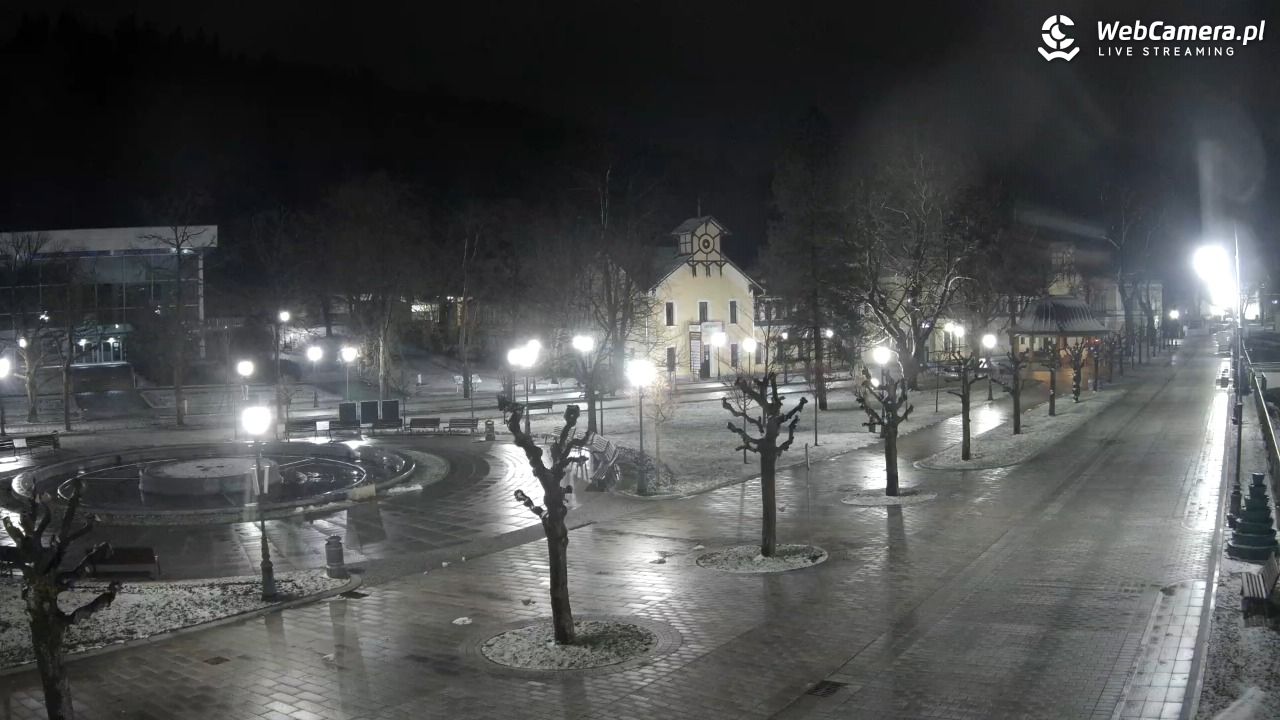 Krynica-Zdrój - widok na deptak - 27 marzec 2026, 23:43