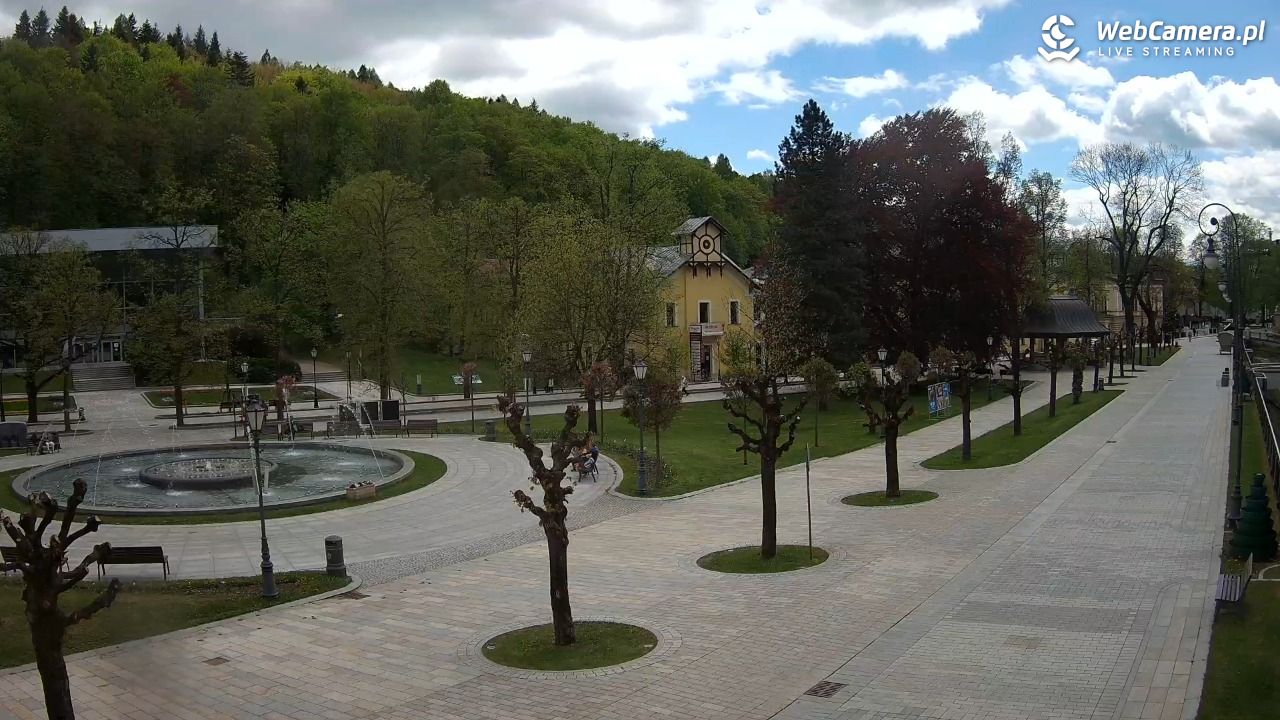 Krynica-Zdrój - widok na deptak - 13 maj 2026, 12:28