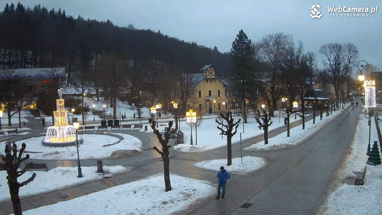 Krynica-Zdrój - widok na deptak - 07 luty 2026, 16:46