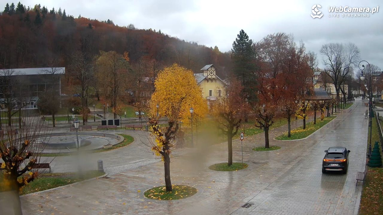 Krynica-Zdrój - widok na deptak - 03 listopad 2025, 15:36