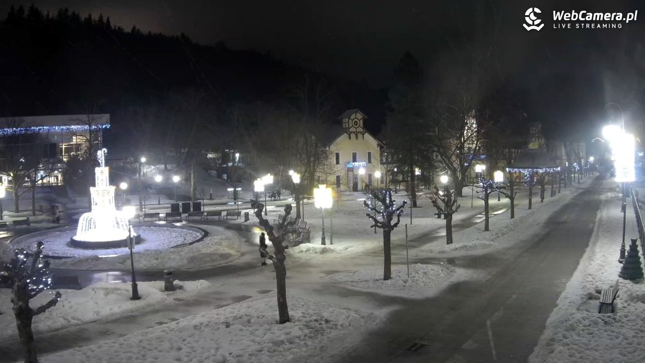 Krynica-Zdrój - widok na deptak - 08 luty 2026, 18:13