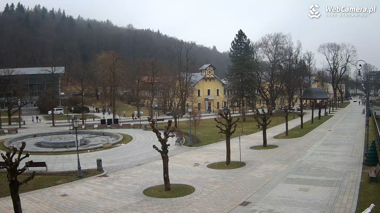 Krynica-Zdrój - widok na deptak - 28 marzec 2026, 12:30