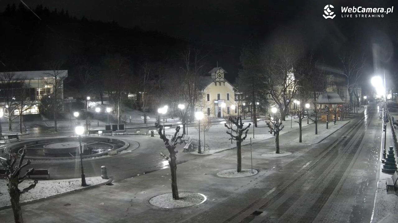 Krynica-Zdrój - widok na deptak - 27 marzec 2026, 19:57