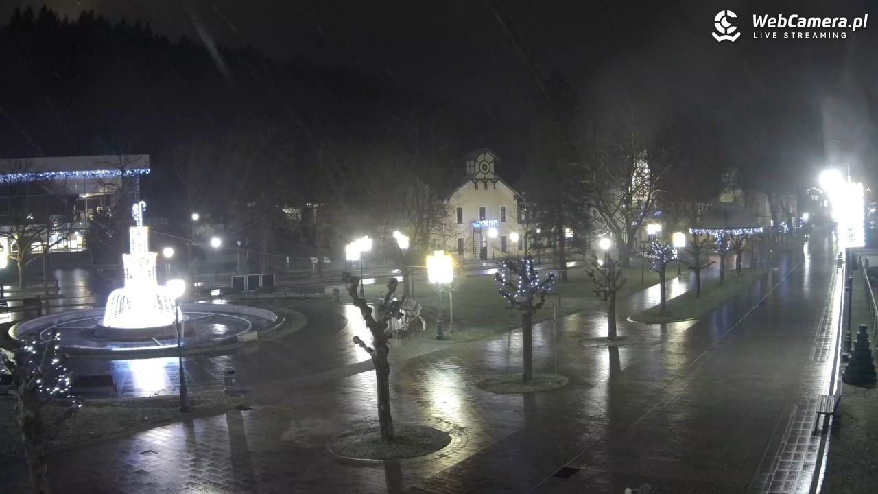 Krynica-Zdrój - widok na deptak - 23 grudzień 2025, 17:26