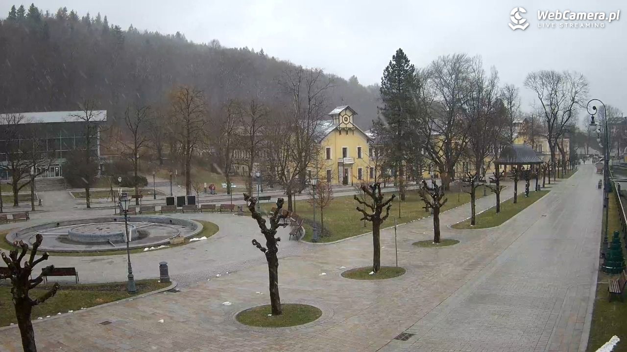 Krynica-Zdrój - widok na deptak - 27 marzec 2026, 15:29