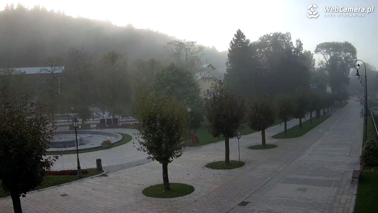 Krynica-Zdrój - widok na deptak - 17 wresień 2025, 06:54
