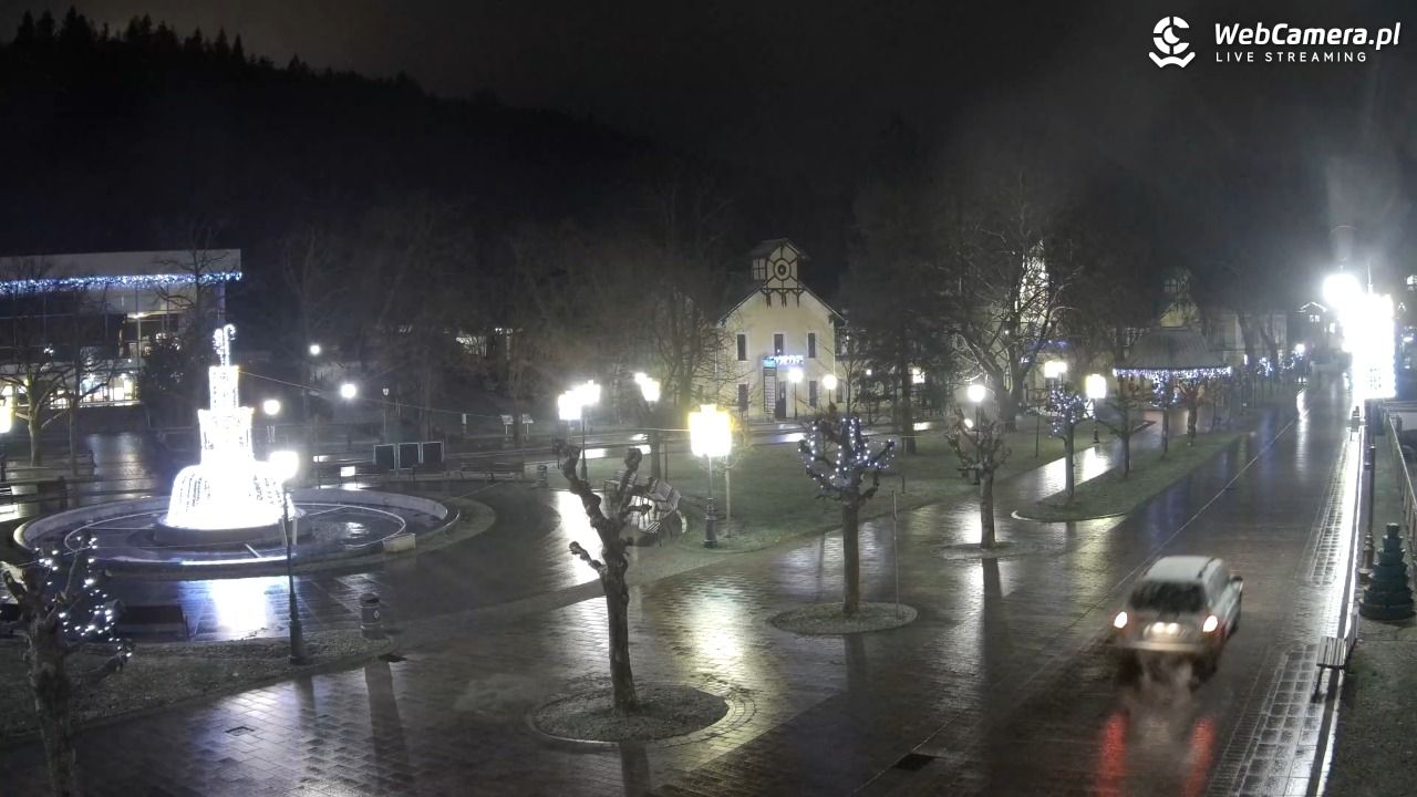 Krynica-Zdrój - widok na deptak - 23 grudzień 2025, 17:52