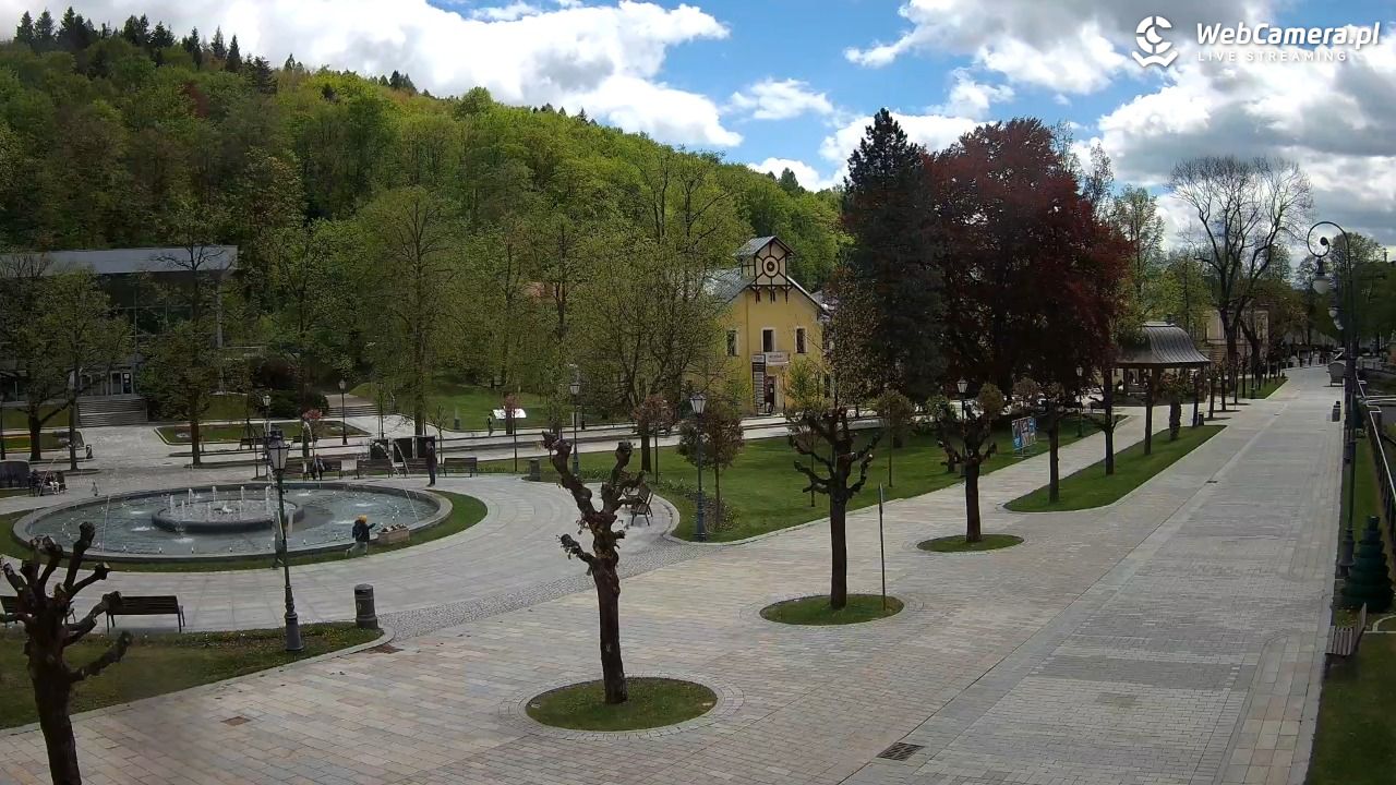 Krynica-Zdrój - widok na deptak - 13 maj 2026, 12:35