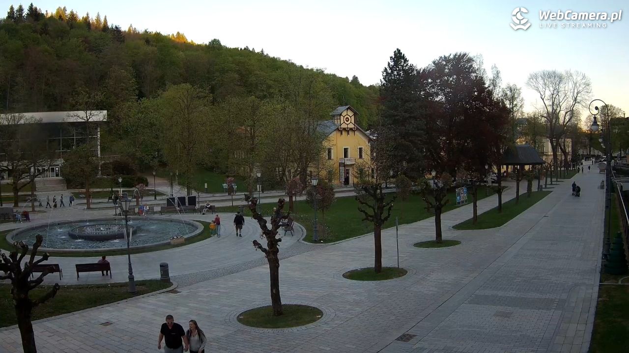 Krynica-Zdrój - widok na deptak - 10 maj 2026, 19:20