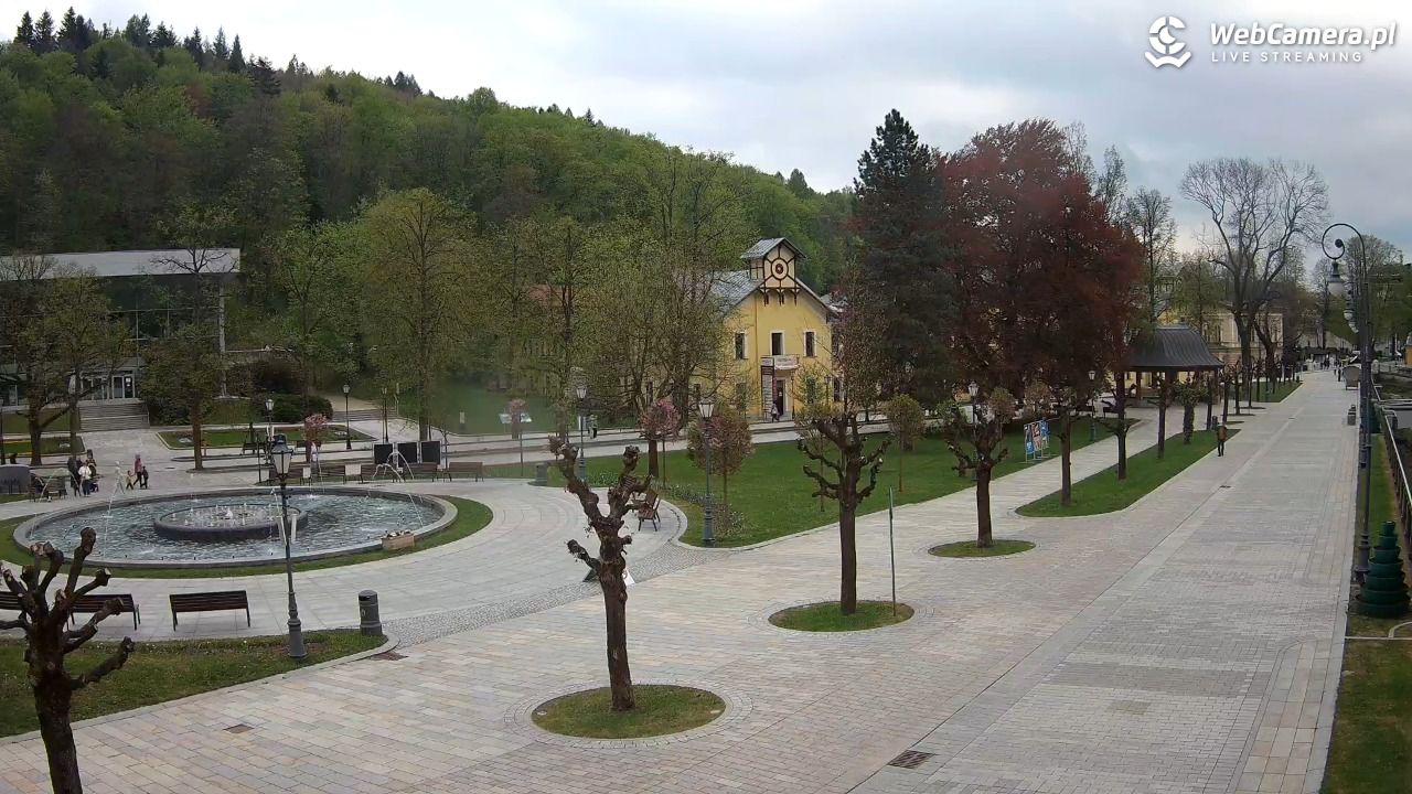 Krynica-Zdrój - widok na deptak - 09 maj 2026, 18:03