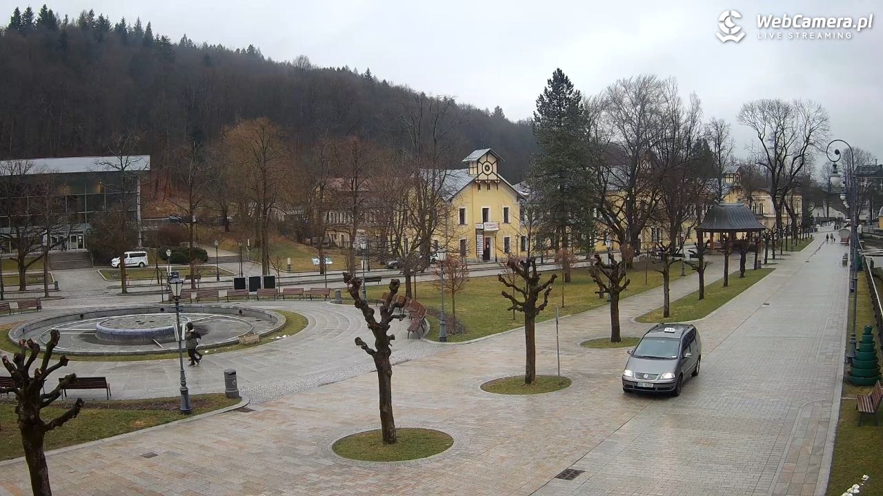 Krynica-Zdrój - widok na deptak - 28 marzec 2026, 17:15