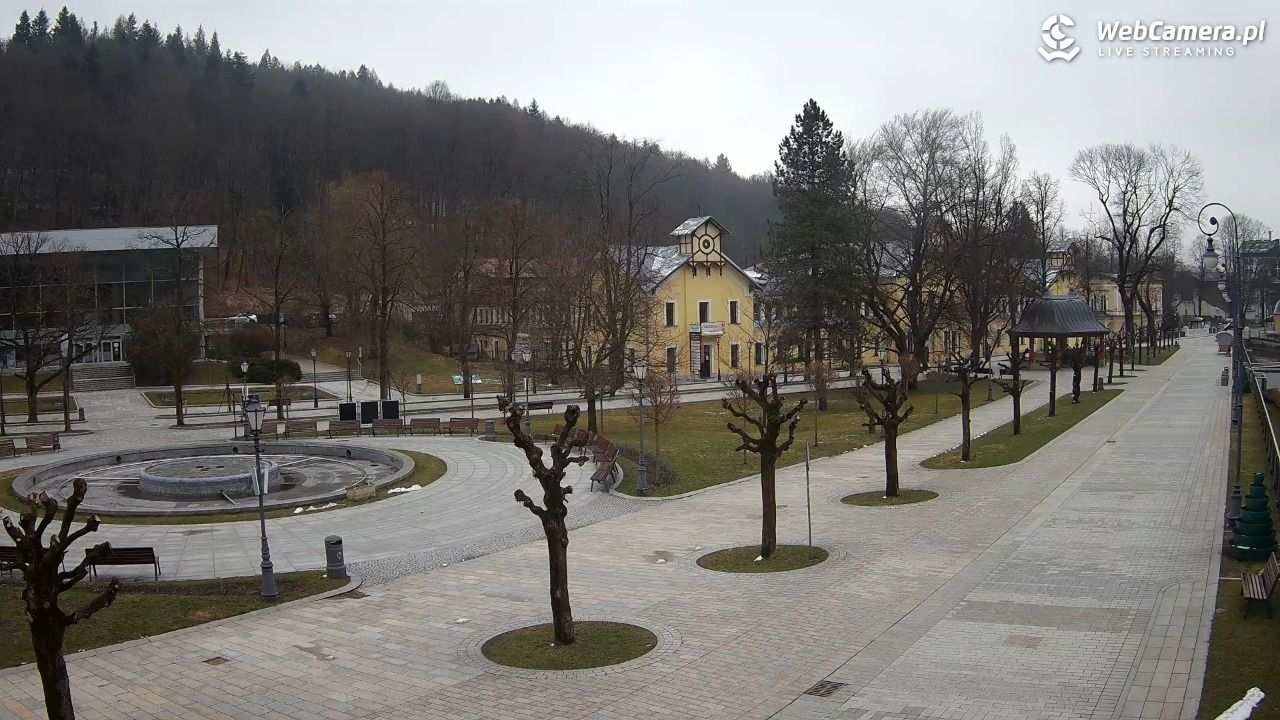 Krynica-Zdrój - widok na deptak - 28 marzec 2026, 07:42