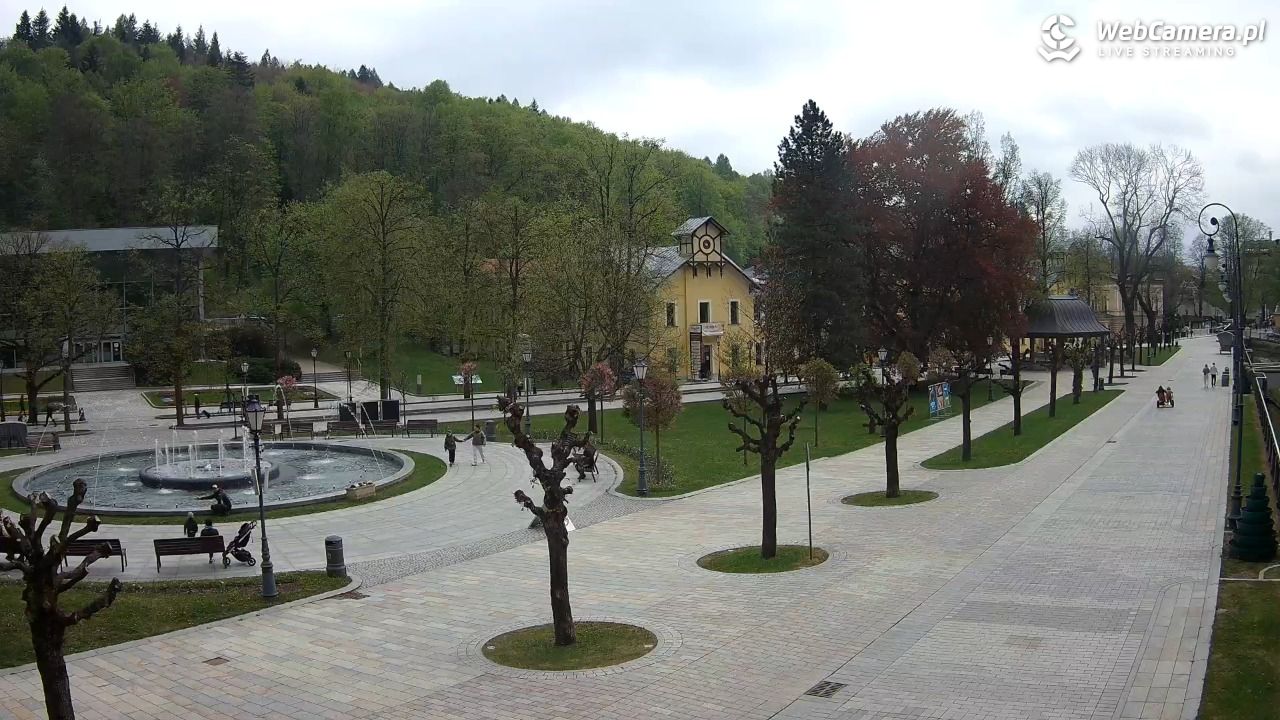 Krynica-Zdrój - widok na deptak - 09 maj 2026, 13:50