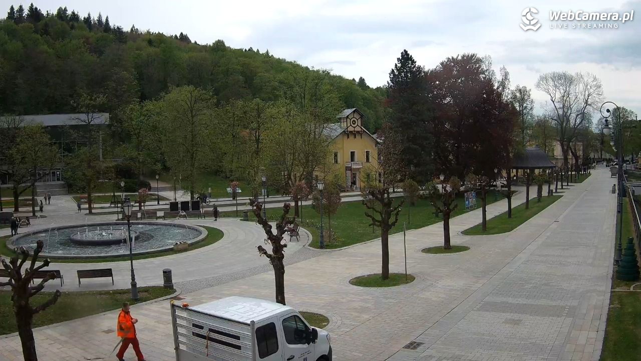 Krynica-Zdrój - widok na deptak - 11 maj 2026, 13:31