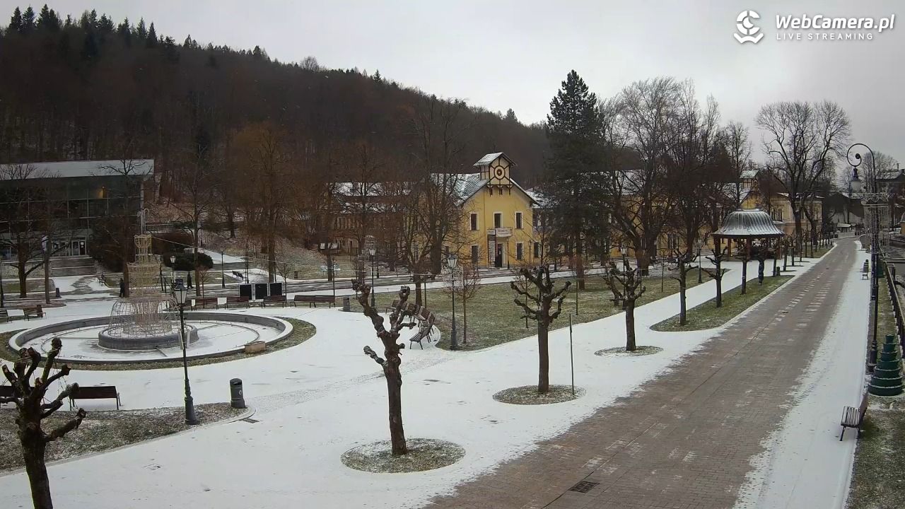 Krynica-Zdrój - widok na deptak - 24 grudzień 2025, 09:35