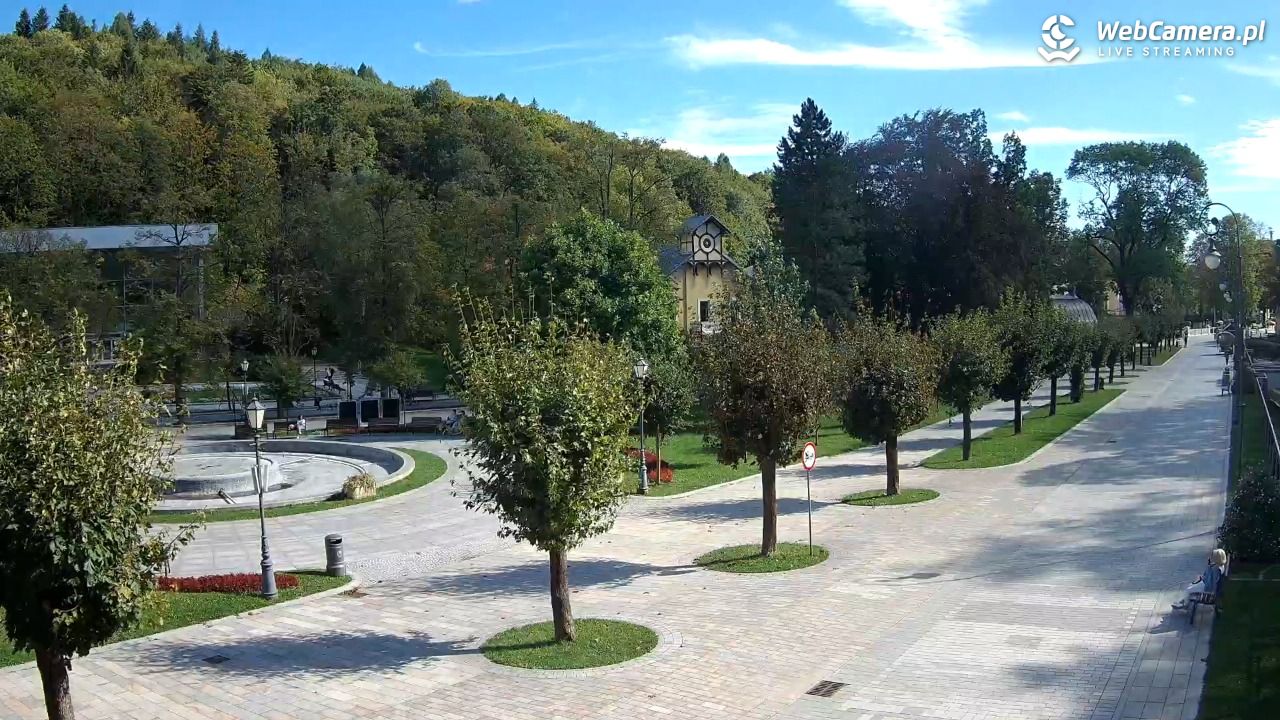 Krynica-Zdrój - widok na deptak - 15 wresień 2025, 14:16