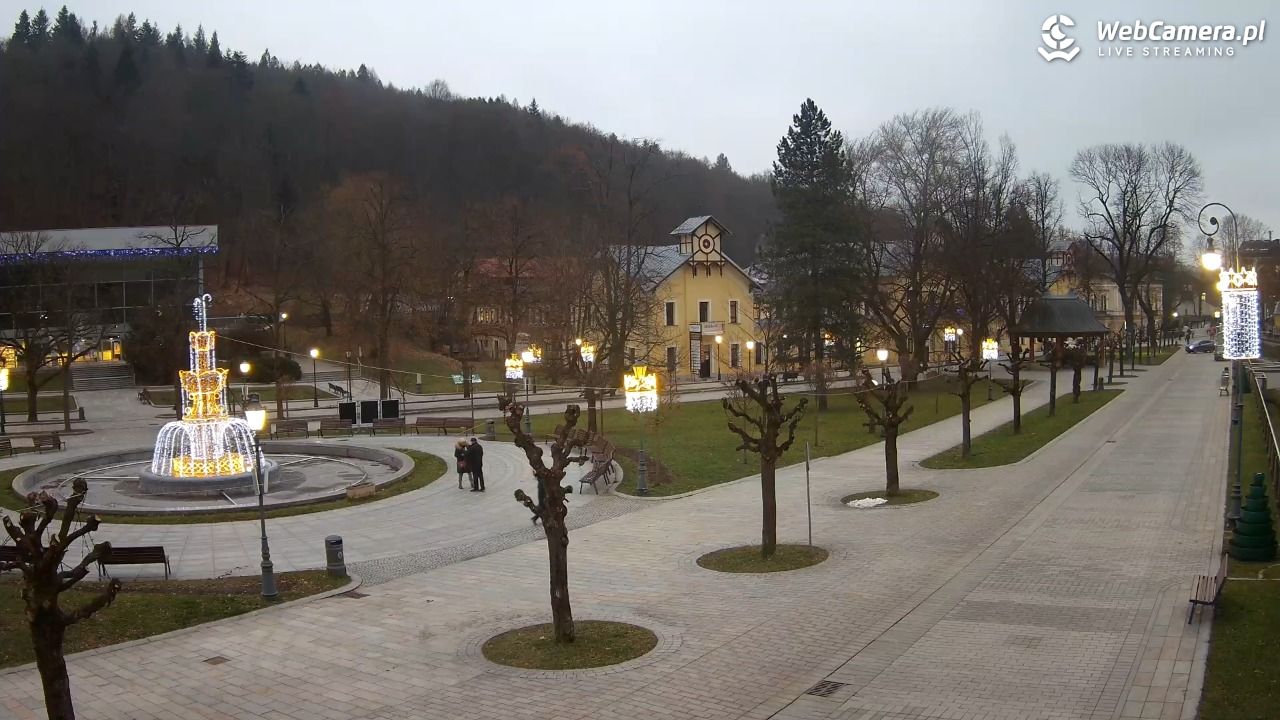 Krynica-Zdrój - widok na deptak - 22 grudzień 2025, 15:42