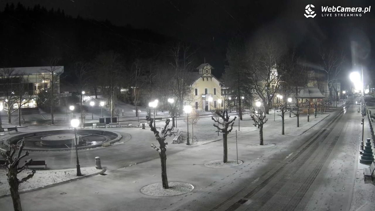 Krynica-Zdrój - widok na deptak - 27 marzec 2026, 19:21