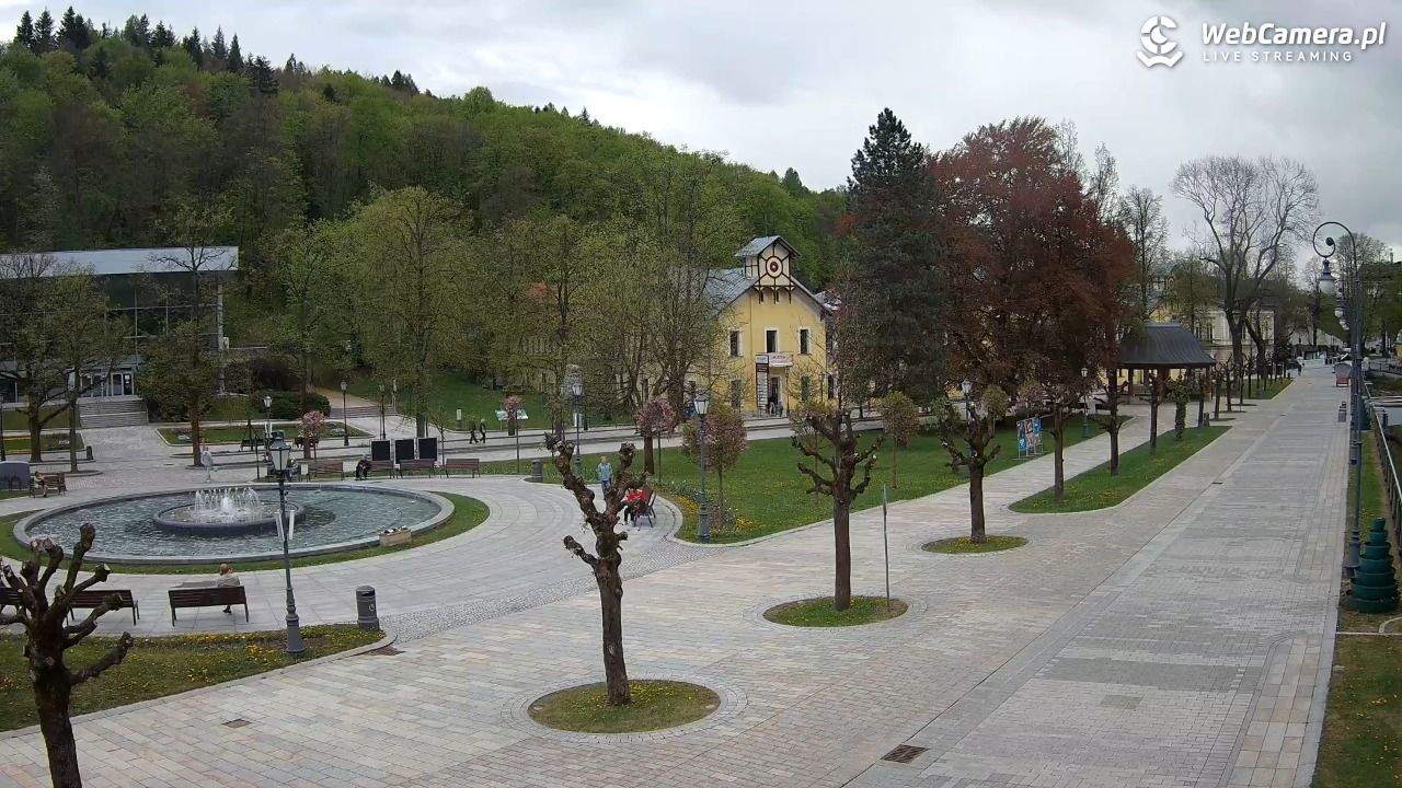 Krynica-Zdrój - widok na deptak - 08 maj 2026, 11:19
