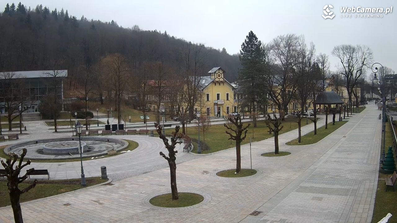 Krynica-Zdrój - widok na deptak - 28 marzec 2026, 09:50