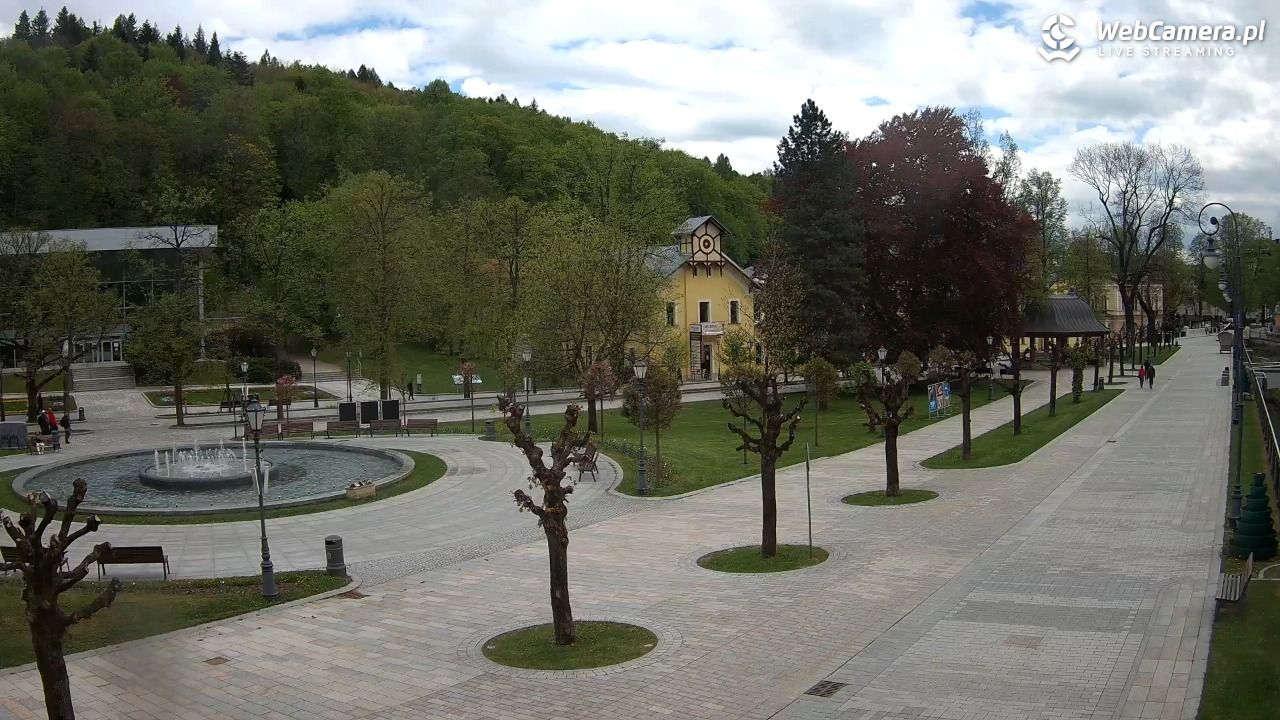 Krynica-Zdrój - widok na deptak - 13 maj 2026, 14:22