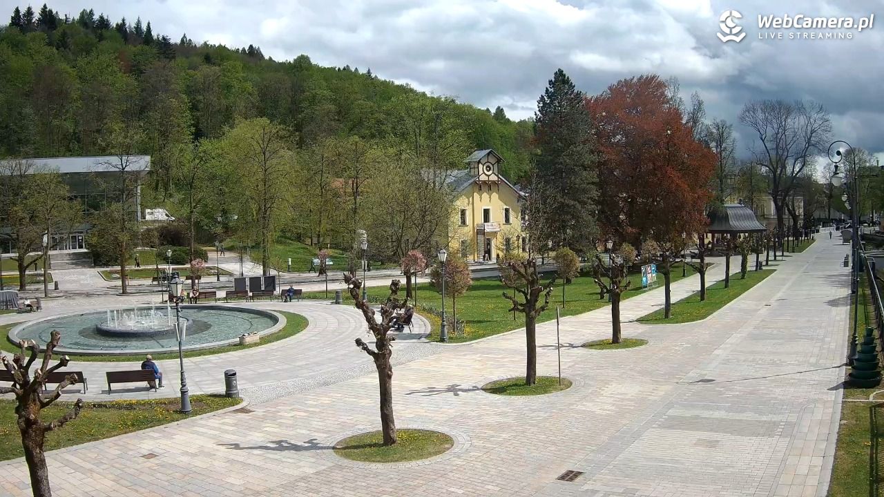 Krynica-Zdrój - widok na deptak - 08 maj 2026, 14:19