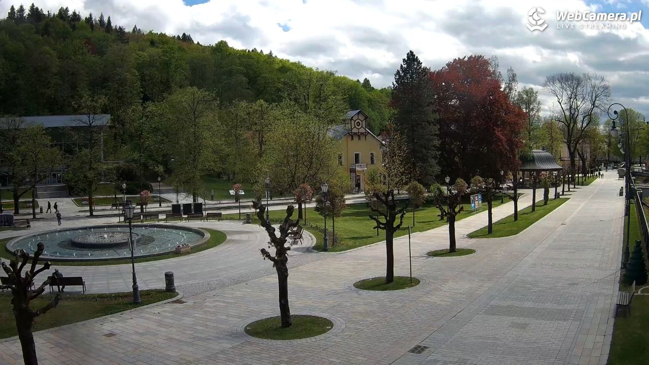 Krynica-Zdrój - widok na deptak - 13 maj 2026, 13:01