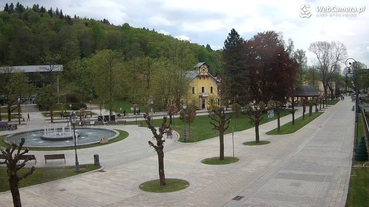 Krynica-Zdrój - widok na deptak - 11 maj 2026, 15:44