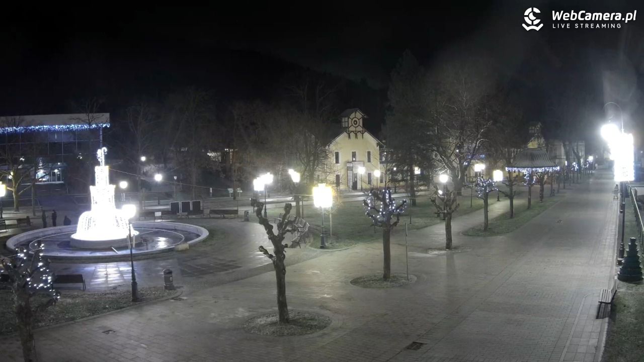 Krynica-Zdrój - widok na deptak - 24 grudzień 2025, 01:44