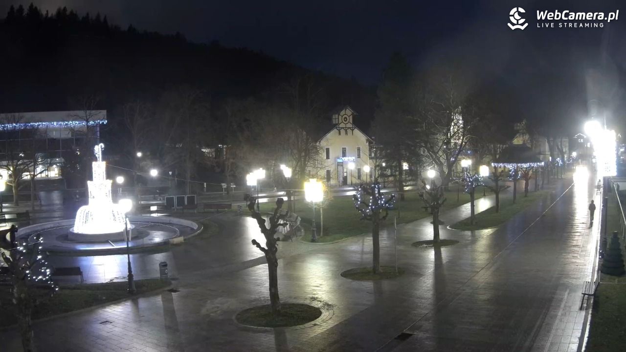 Krynica-Zdrój - widok na deptak - 23 grudzień 2025, 16:21